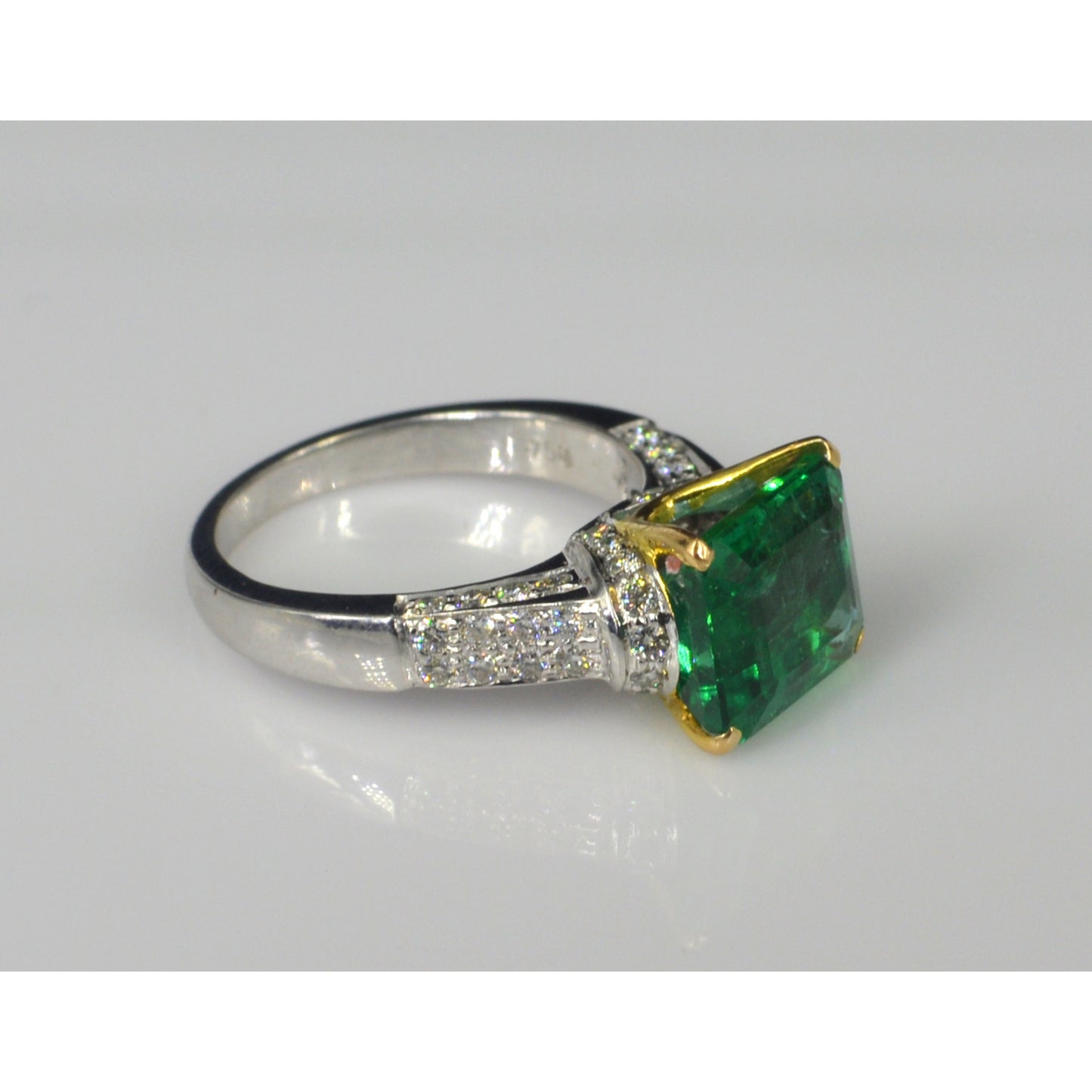 Anillo de compromiso minimalista con esmeralda natural, anillo llamativo con esmeralda, anillos de oro con esmeralda para mujer, anillo de bodas con diamantes, anillo de aniversario