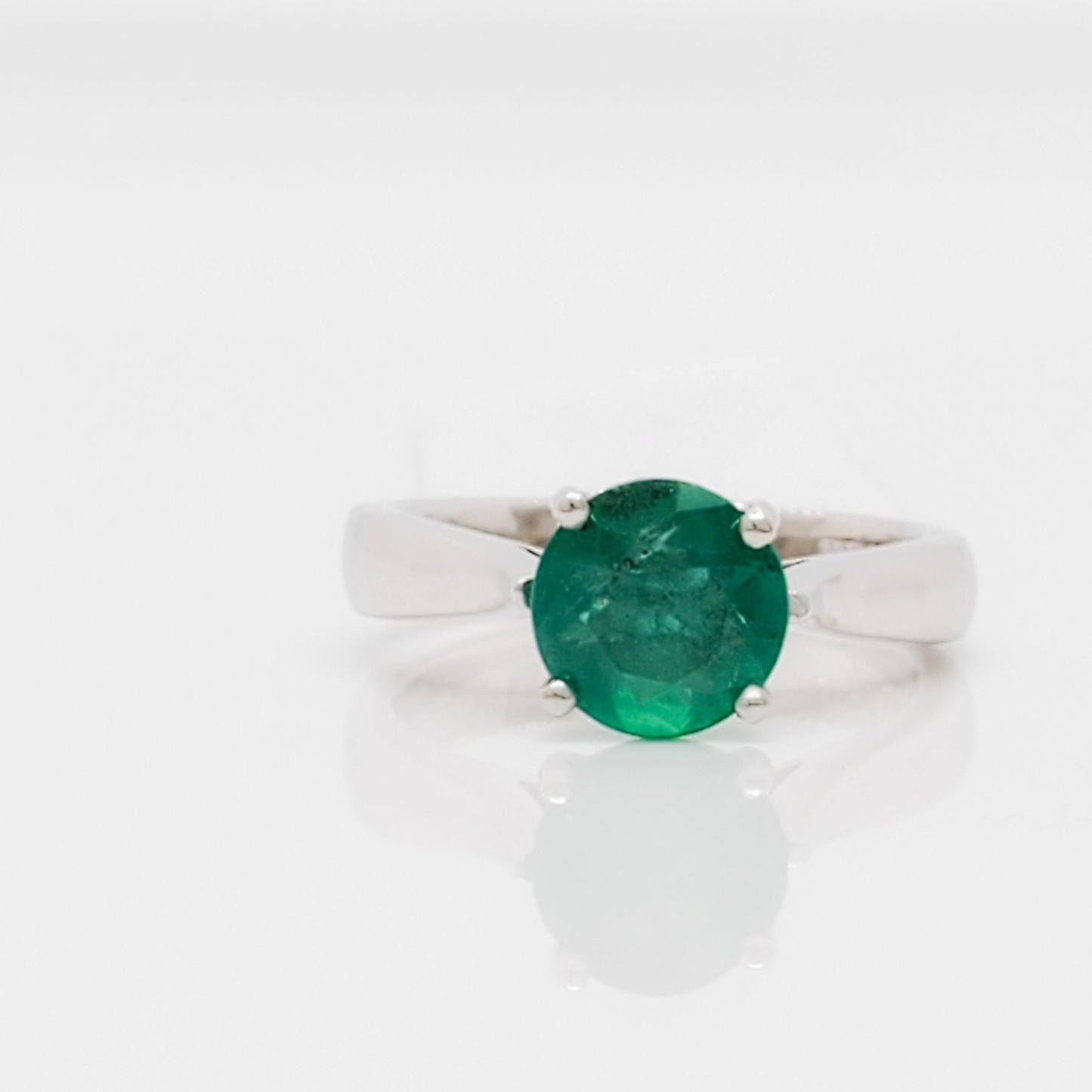 Anillo de compromiso minimalista con esmeralda natural de corte redondo, anillo clásico de oro con esmeralda, anillo de esmeralda natural para ella, anillo de bodas con halo de esmeralda