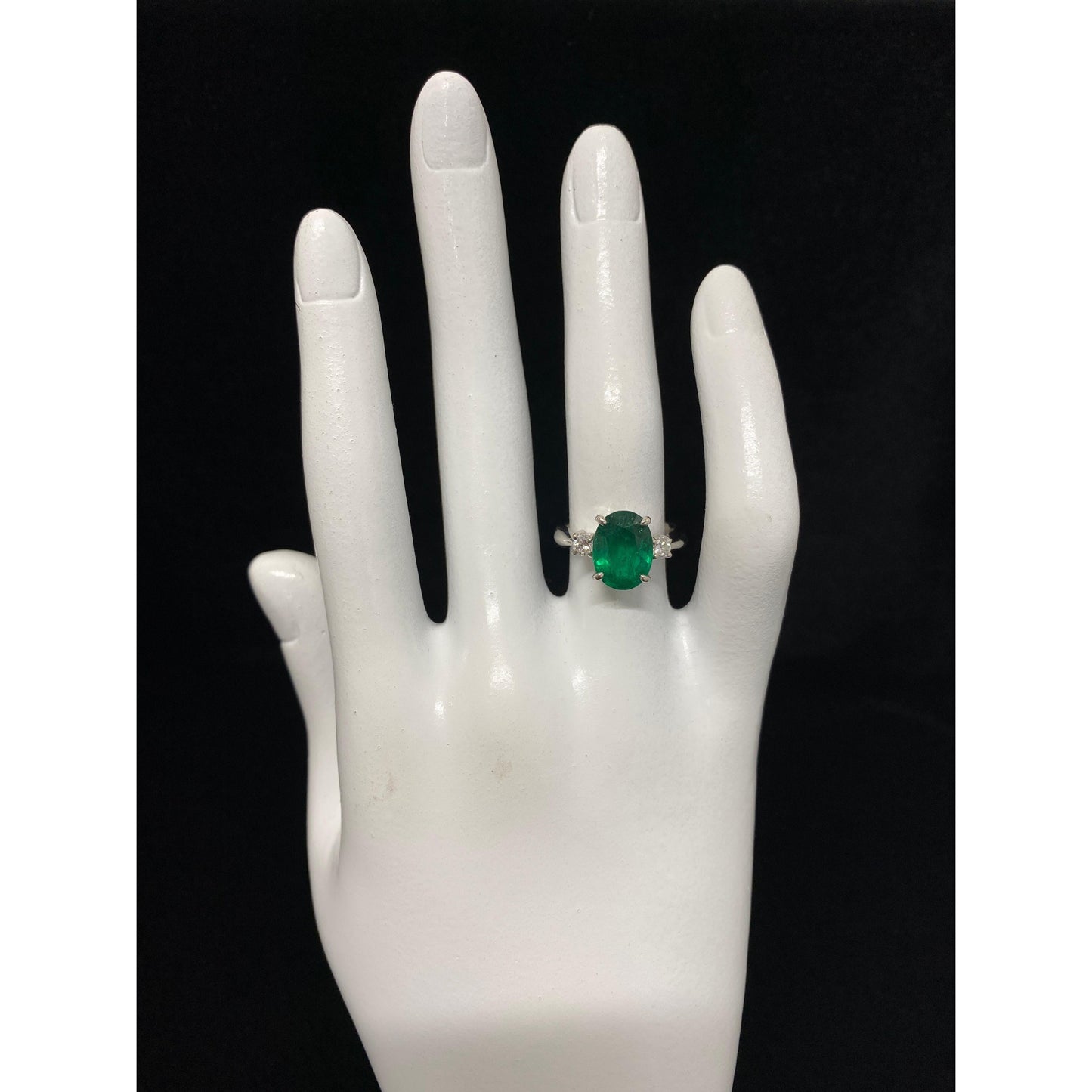 Anillo de compromiso minimalista con esmeralda de corte ovalado, anillo de bodas antiguo con esmeralda natural, anillo de declaración exclusivo con esmeralda, anillo con esmeralda y diamantes