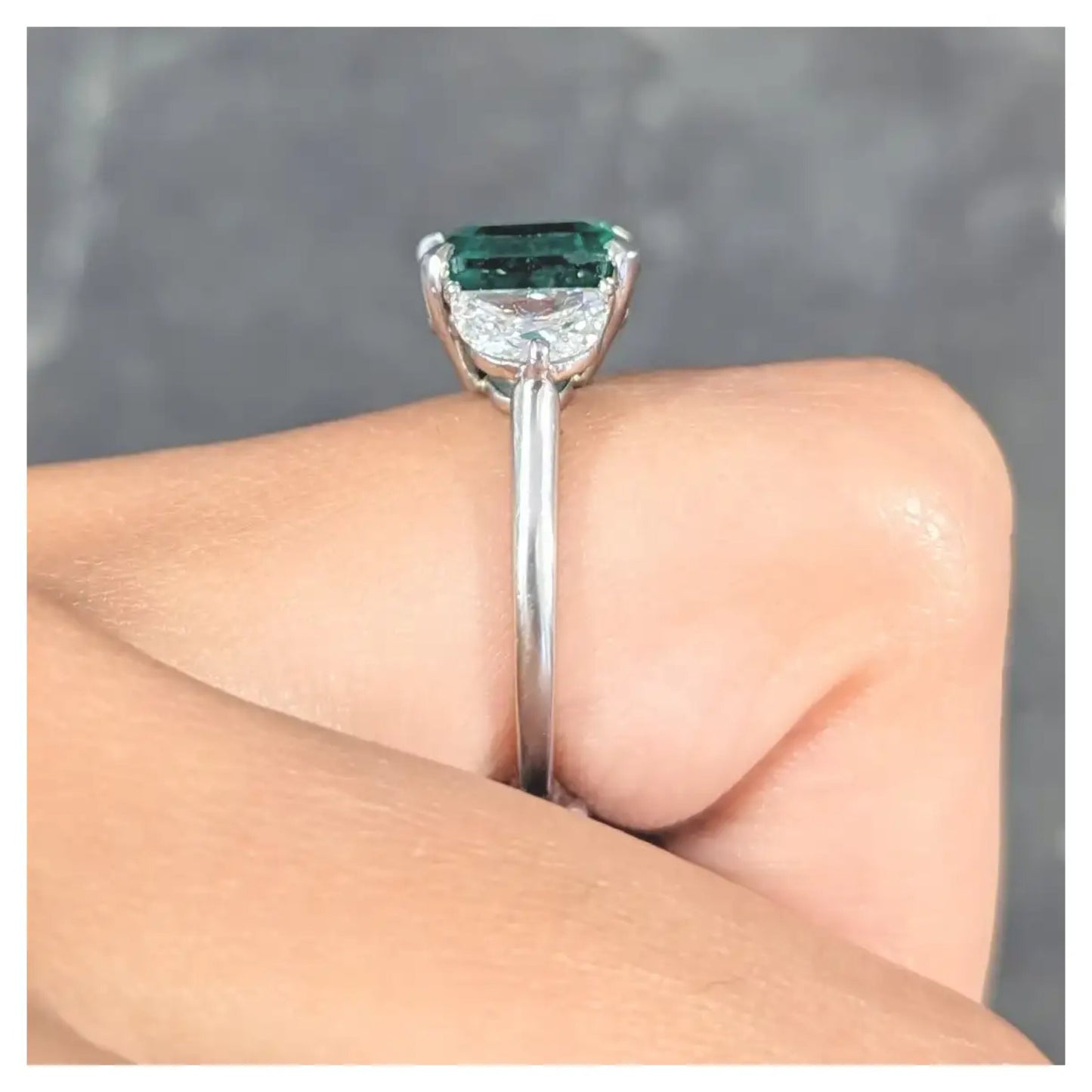 3 Carat Natural Emerald and Diamond Engagement Ring, Minimalist Emerald Statement Ring for Her, Antique Emerald Wedding Ring